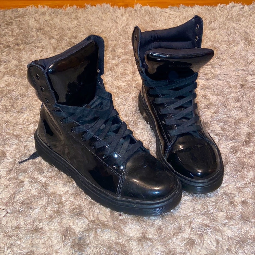 Women’s 9 Doc Marten’s glossy boots